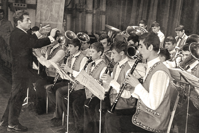 1970-ті роки. Леонід Проценко — школяр-кларнетист (праворуч)